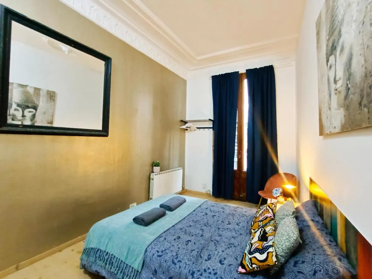 ברצלונה By Born Rooms