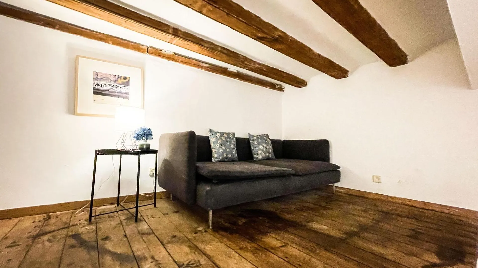 By Born Rooms Barcelona Hostel